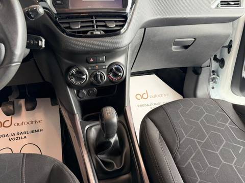 2016 Peugeot 2008 — sličica 19