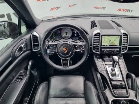 2015 Porsche Cayenne — sličica 17