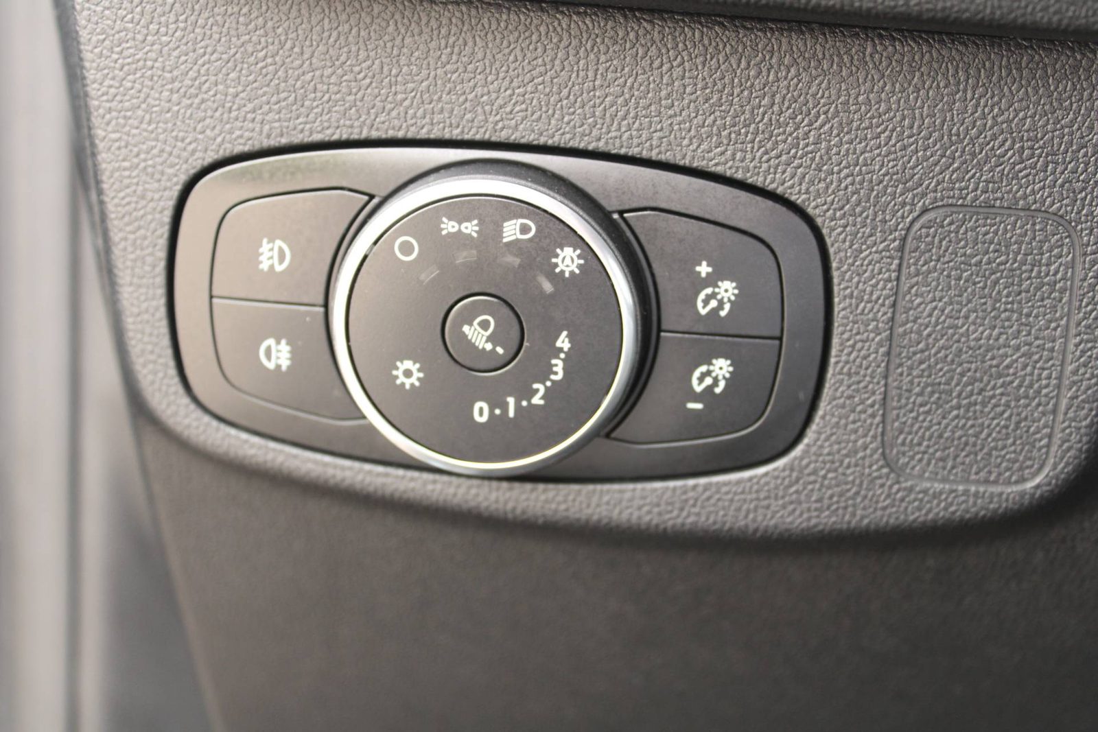 2023 Ford Focus karavan — fotografija 16