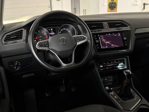 2021 Volkswagen Tiguan — sličica 8