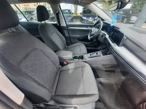 2022 Volkswagen Golf — sličica 11