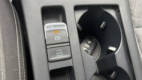 2022 Volkswagen Passat — sličica 22