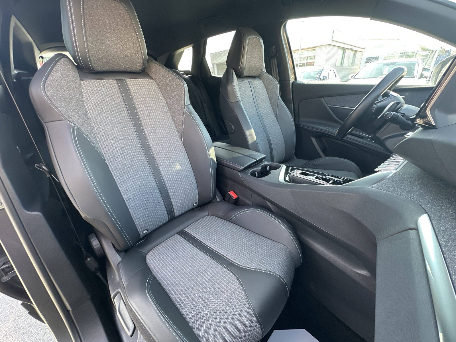 2023 Peugeot 3008 — fotografija 24