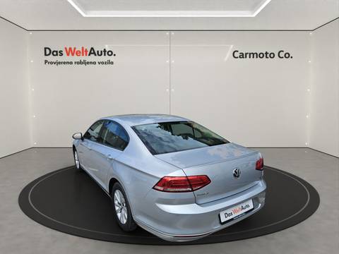 2019 Volkswagen Passat — sličica 3