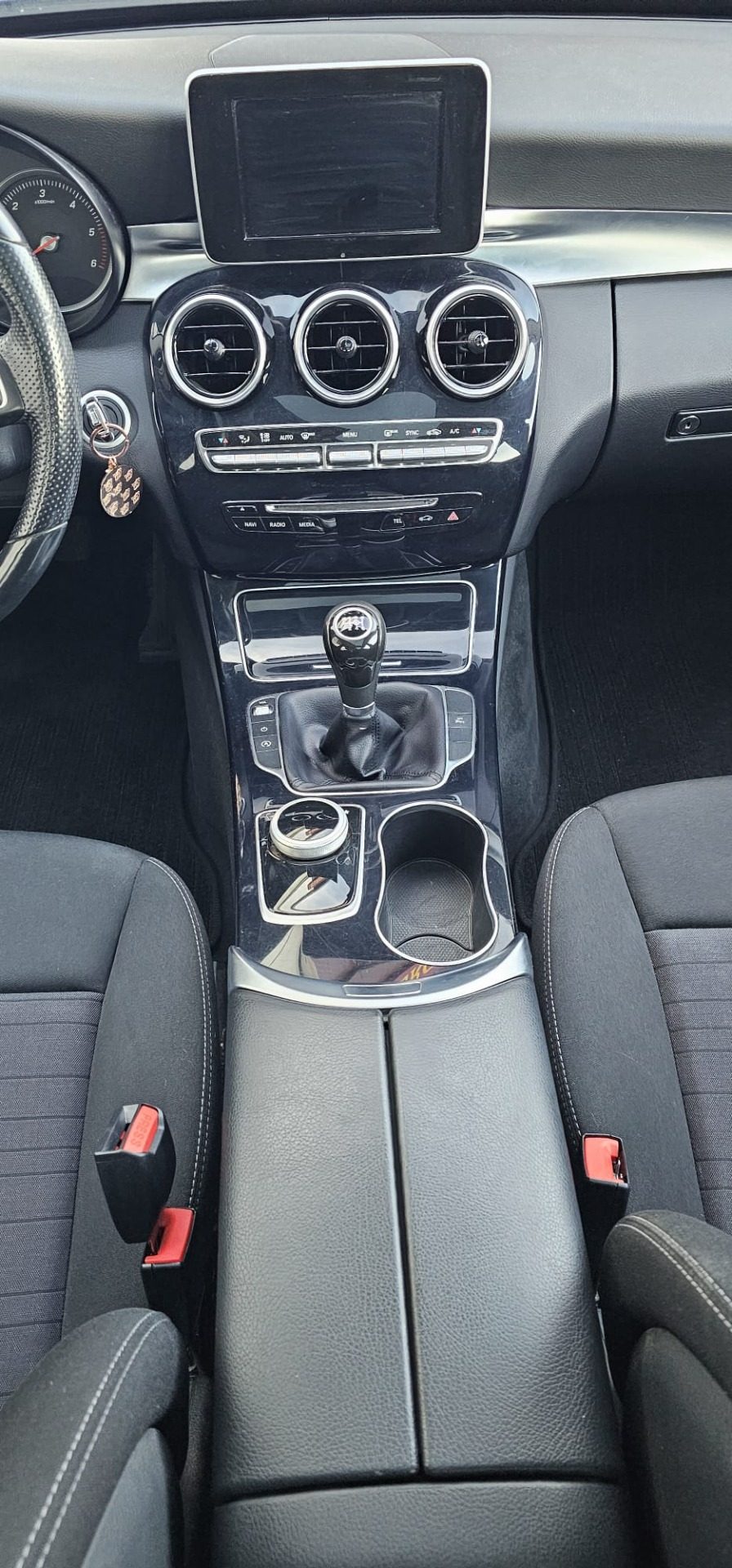 2015 Mercedes-Benz C-Razred — fotografija 13