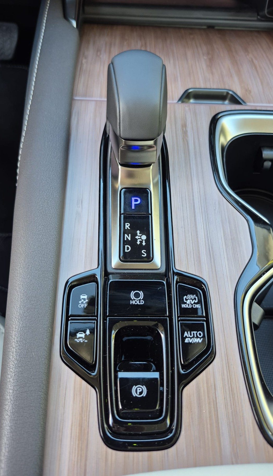 2025 Lexus RX 450h — fotografija 25