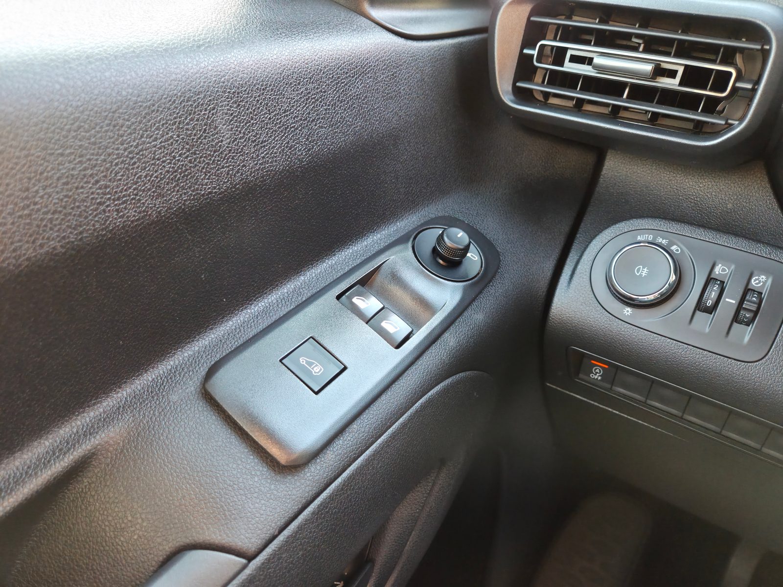 2020 Opel Combo — fotografija 11