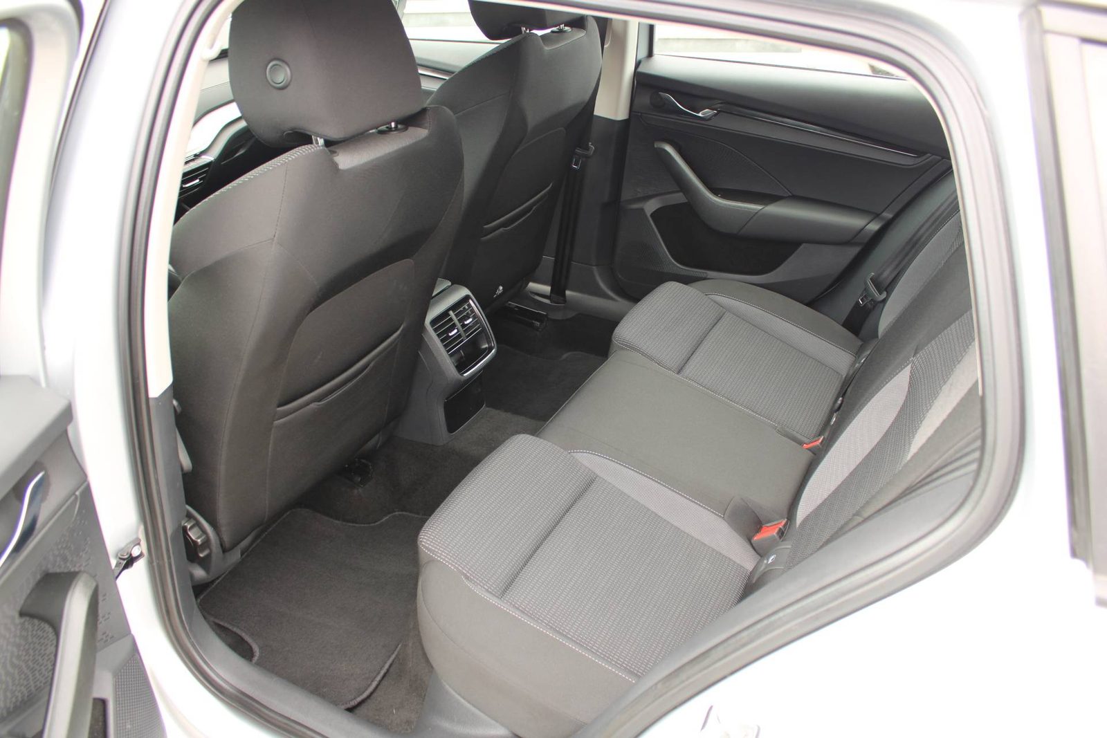 2023 Škoda Octavia Combi — fotografija 11