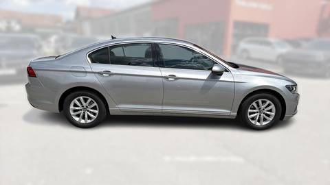 2021 Volkswagen Passat — sličica 8
