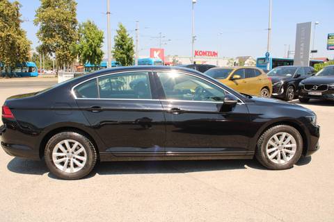 2020 Volkswagen Passat — sličica 4
