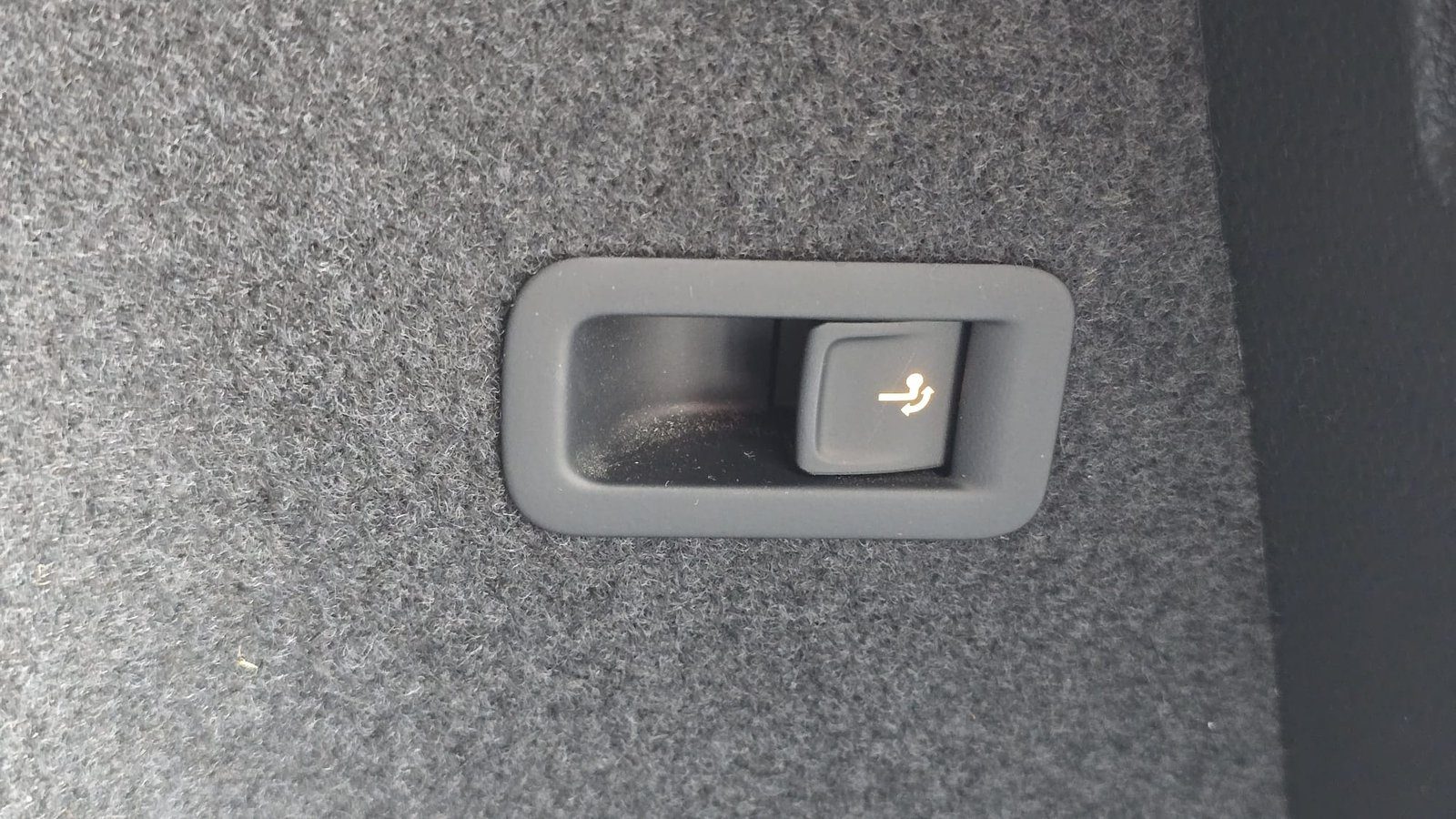 2023 Škoda Karoq — fotografija 8