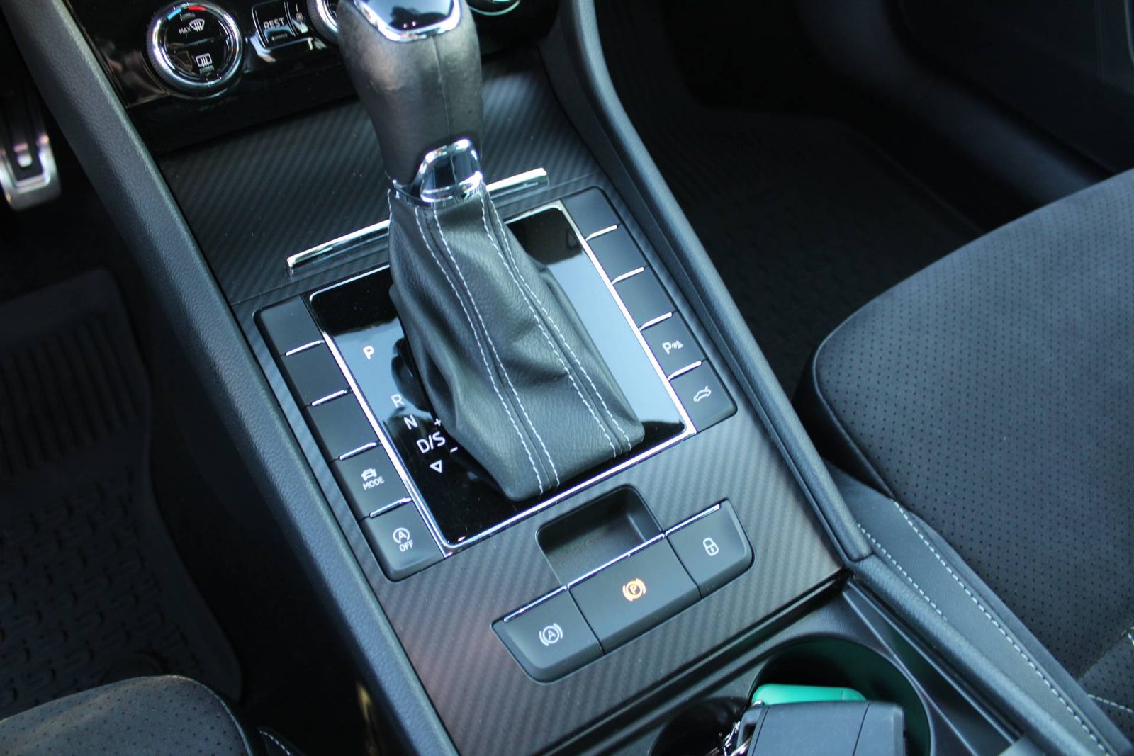 2021 Škoda Superb — fotografija 18