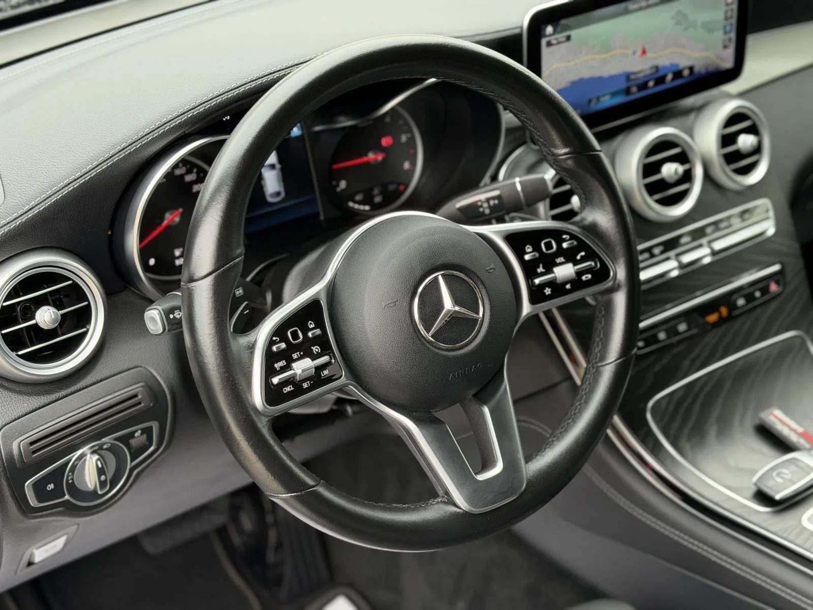 2020 Mercedes-Benz GLC — fotografija 16