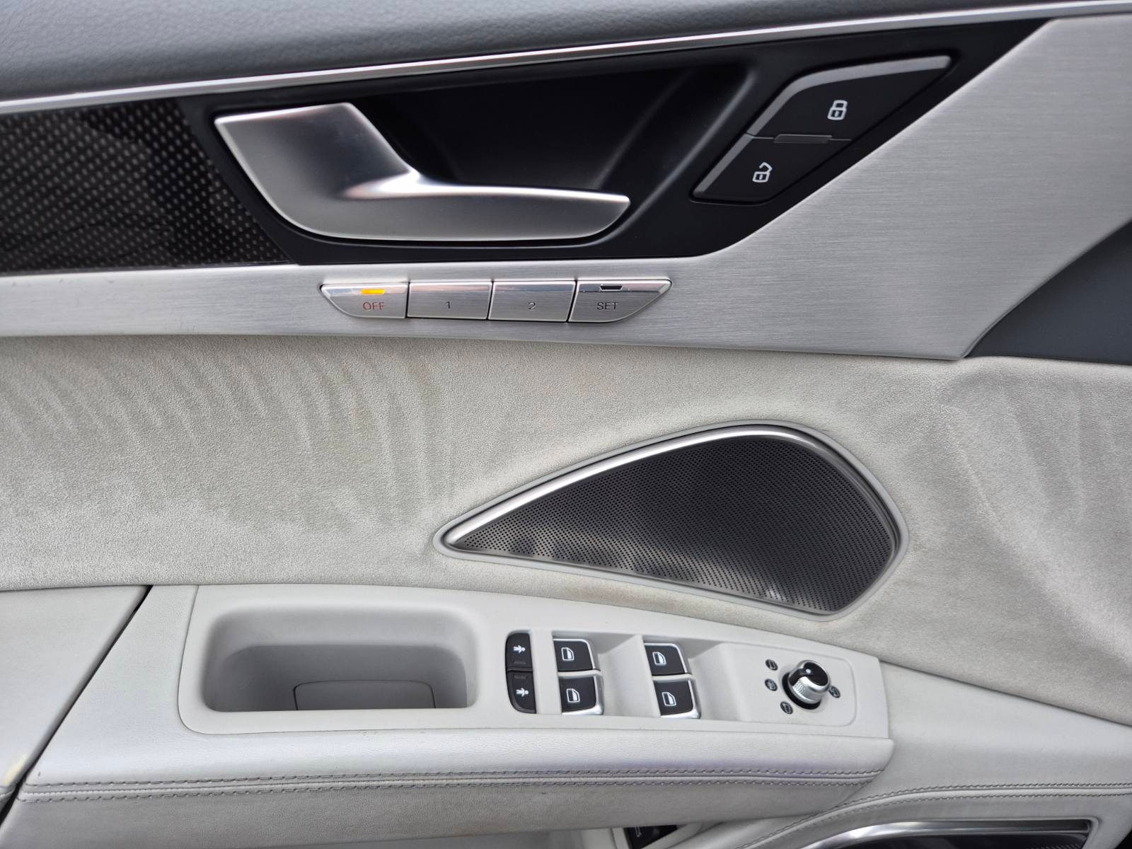 2012 Audi S8 — fotografija 21