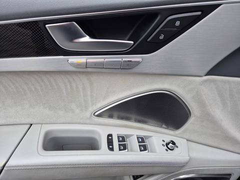 2012 Audi S8 — sličica 21