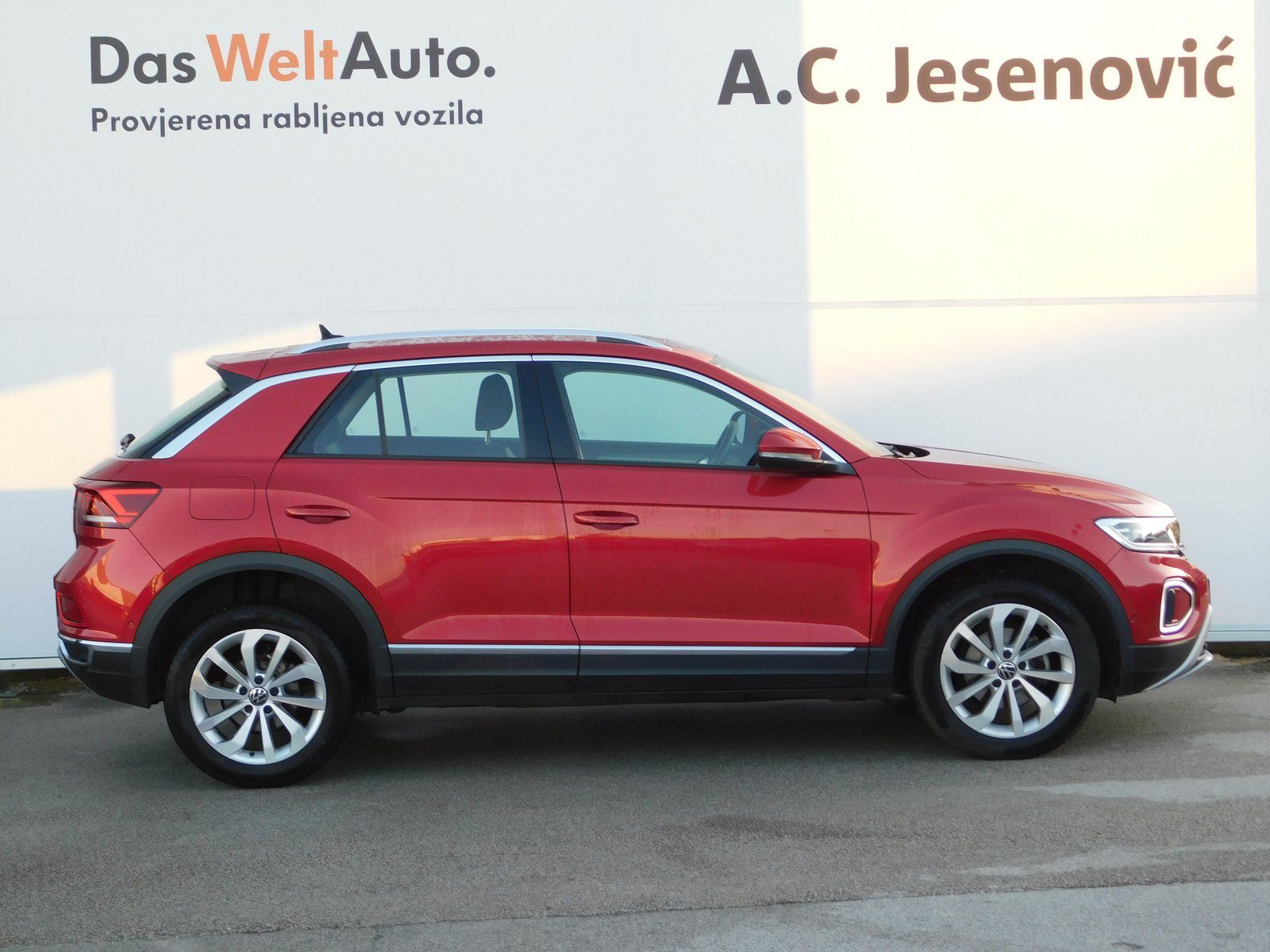 2023 Volkswagen T-Roc — fotografija 4