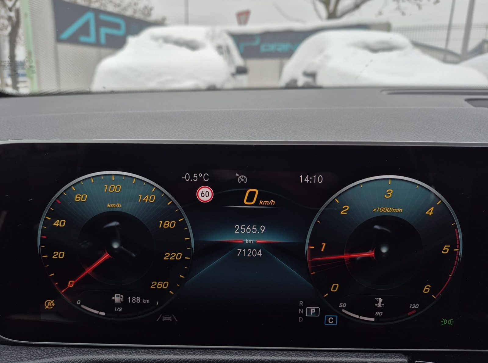 Mercedes-Benz GLB — fotografija 29