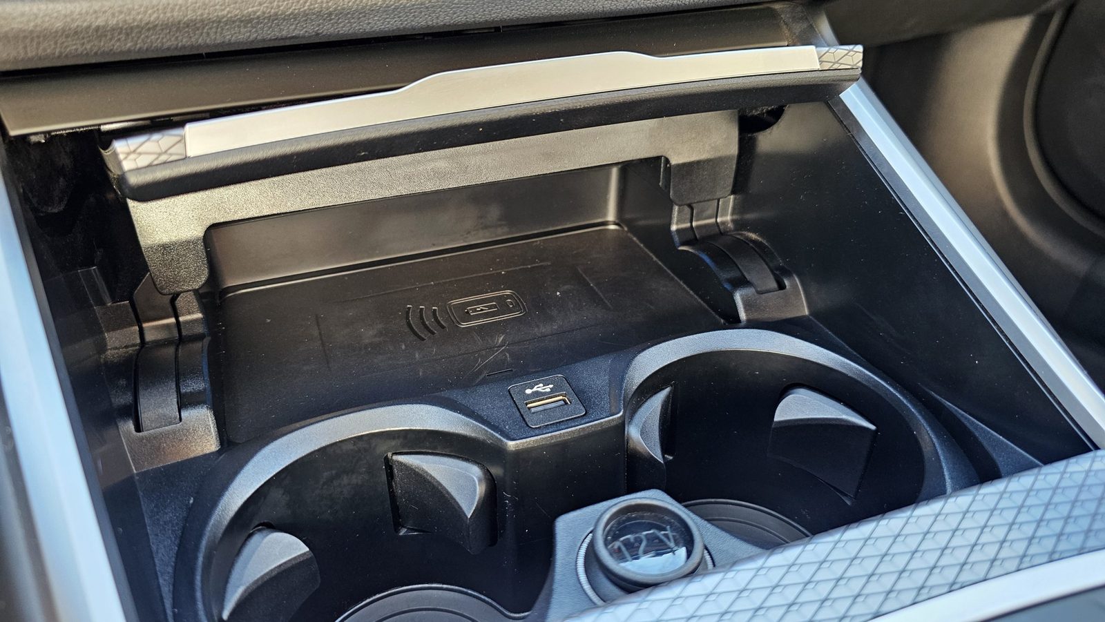 2024 BMW Serija 3 M Sport — fotografija 26