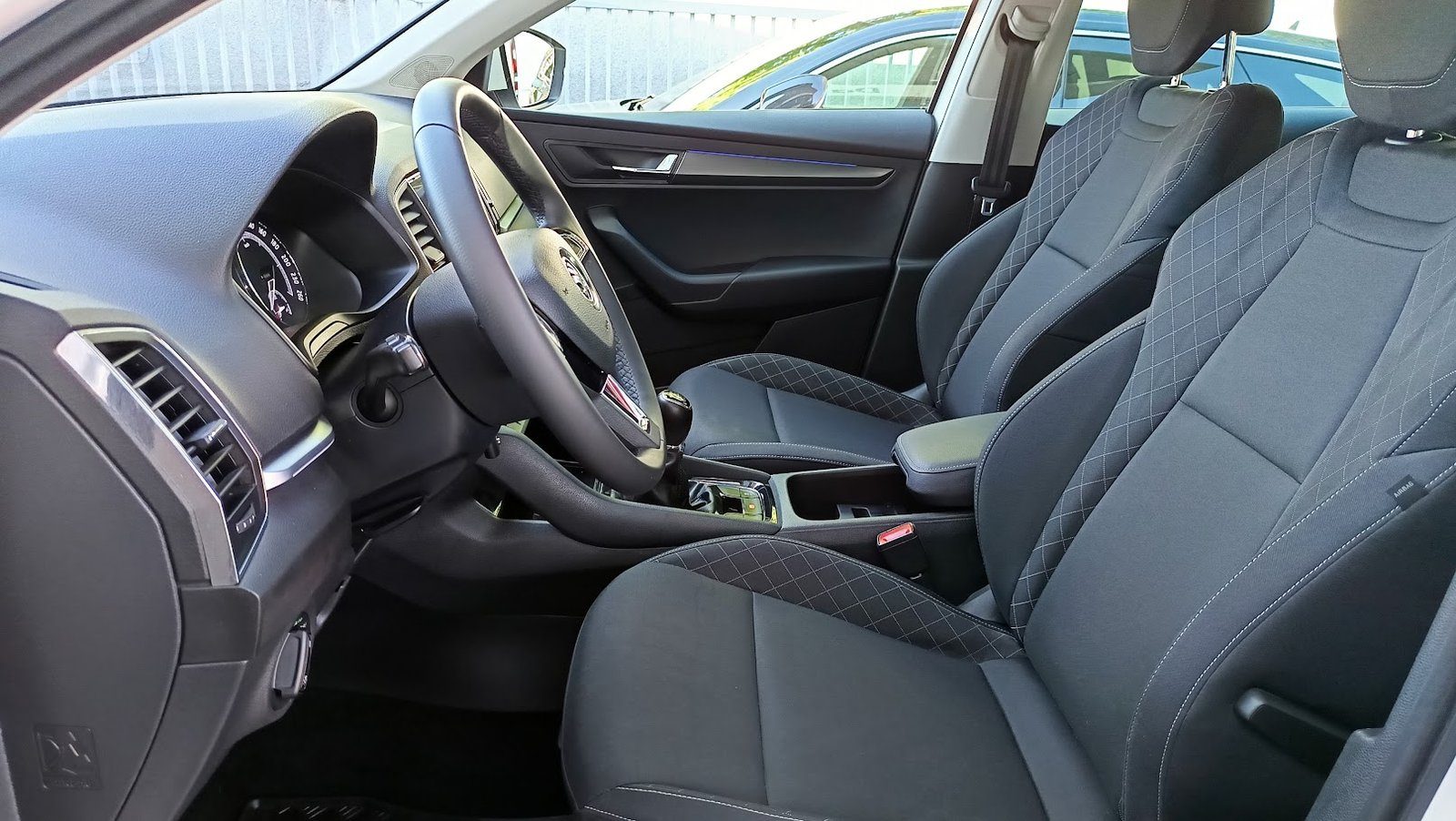 2018 Škoda Karoq — fotografija 11