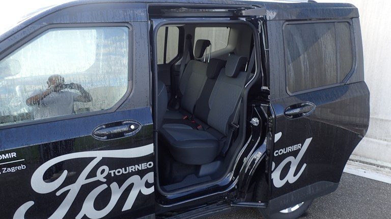 2025 Ford Tourneo — fotografija 8