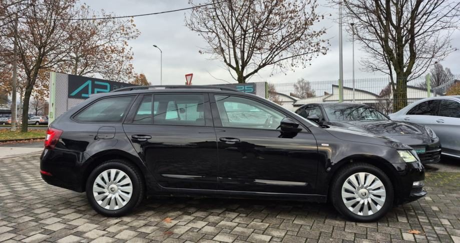 2020 Škoda Octavia Combi — fotografija 6