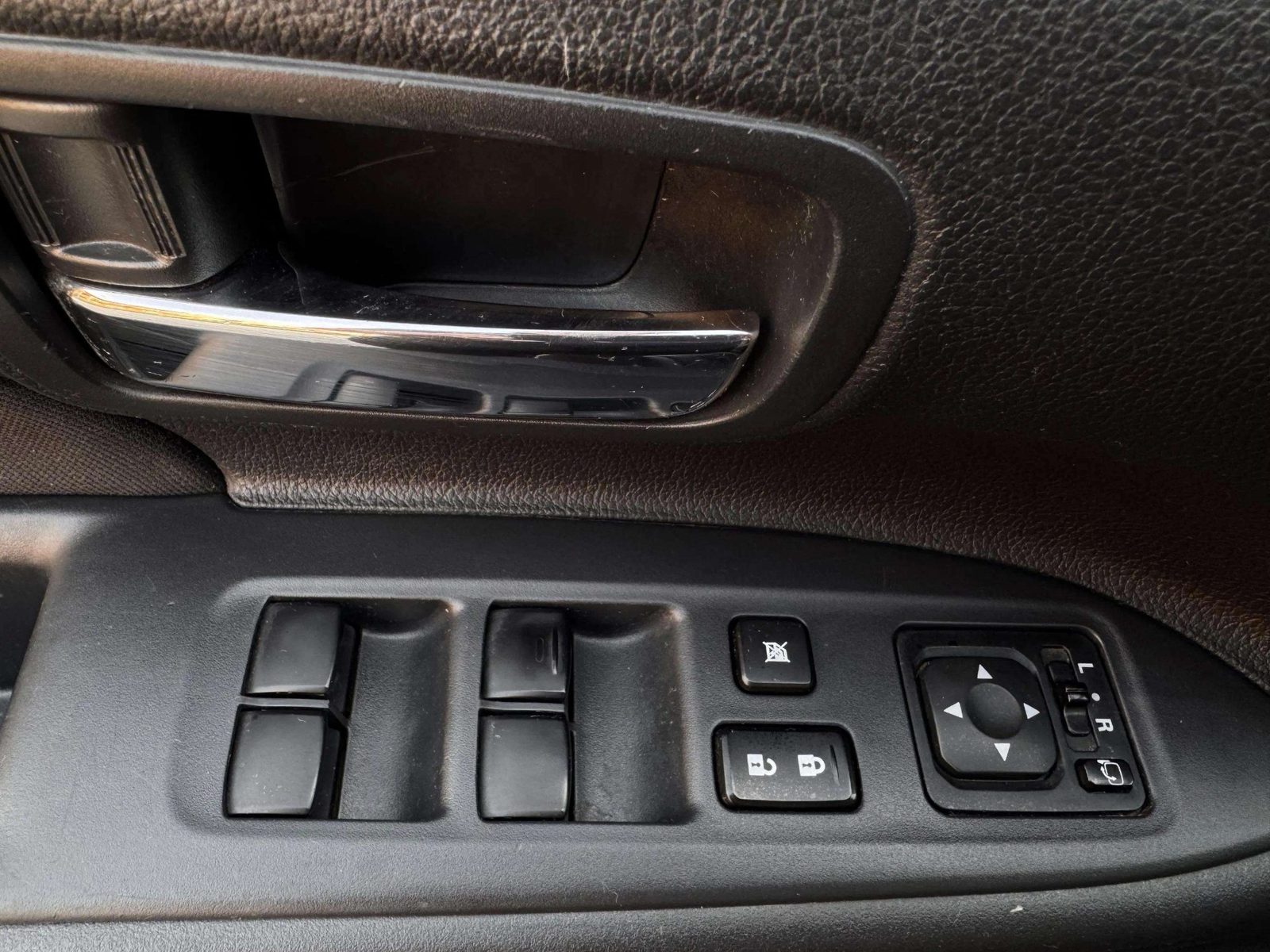 2013 Mitsubishi Outlander — fotografija 18