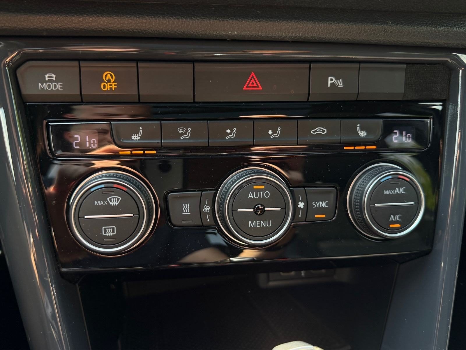 2021 Volkswagen T-Roc — fotografija 12