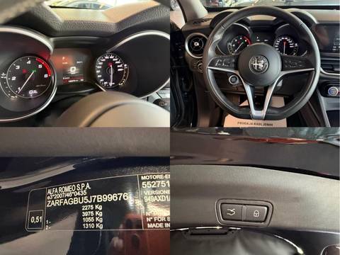 2017 Alfa Romeo Stelvio — sličica 30