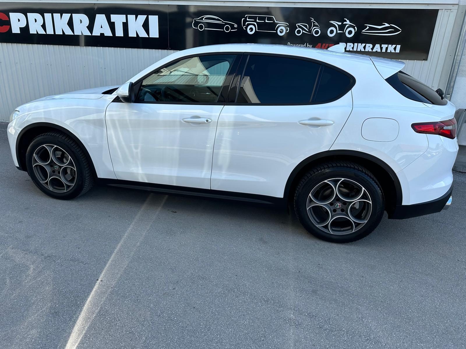 2018 Alfa Romeo Stelvio — fotografija 3