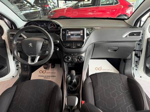2016 Peugeot 2008 — sličica 15