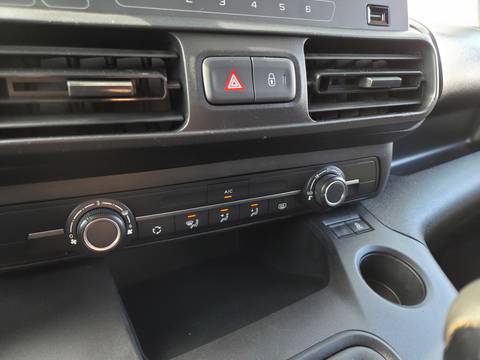 2021 Opel Combo — sličica 10