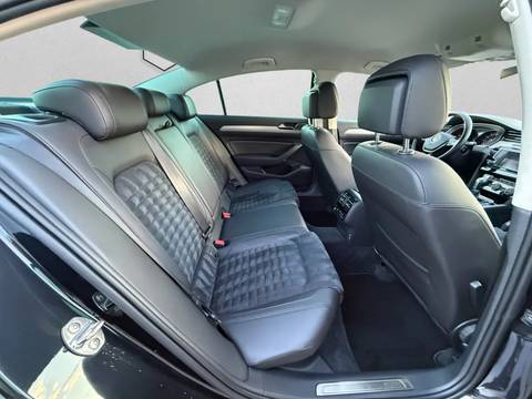 2017 Volkswagen Passat Highline — sličica 23