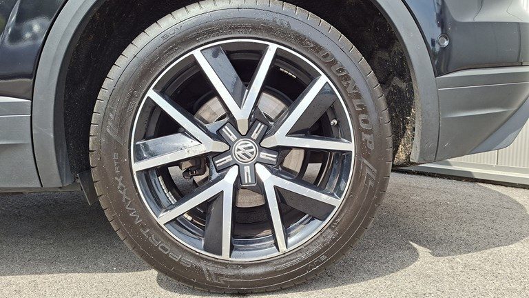 2018 Volkswagen Touareg — fotografija 30