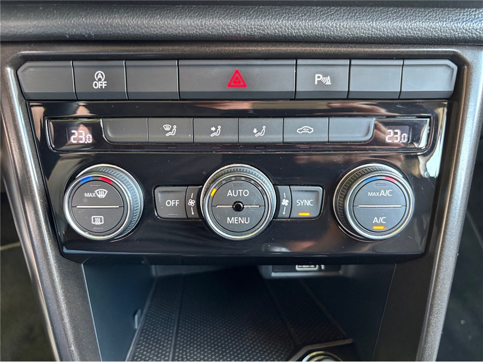 2018 Volkswagen T-Roc — fotografija 12