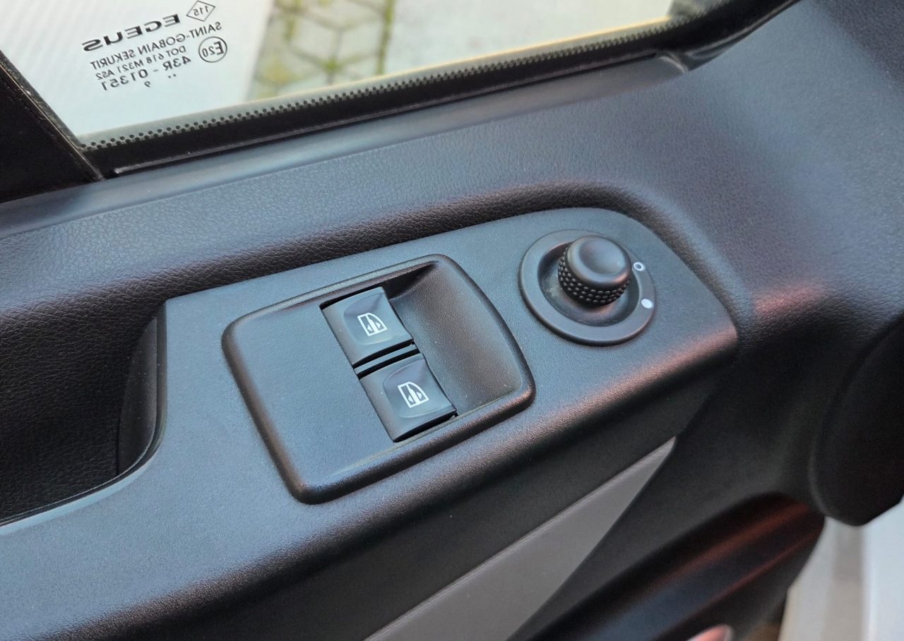 2020 Renault Trafic — fotografija 19