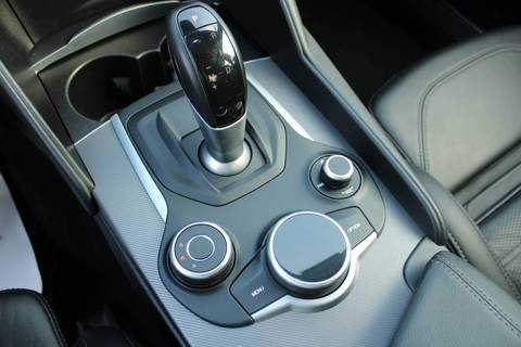 2018 Alfa Romeo Giulia — sličica 18