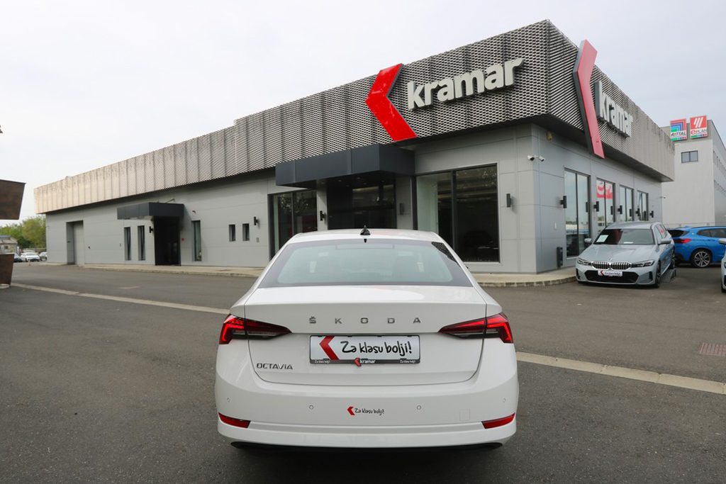 2022 Škoda Octavia — fotografija 19