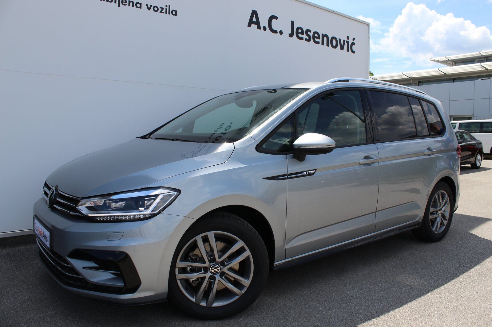 2026 Volkswagen Touran R-Line — fotografija 7
