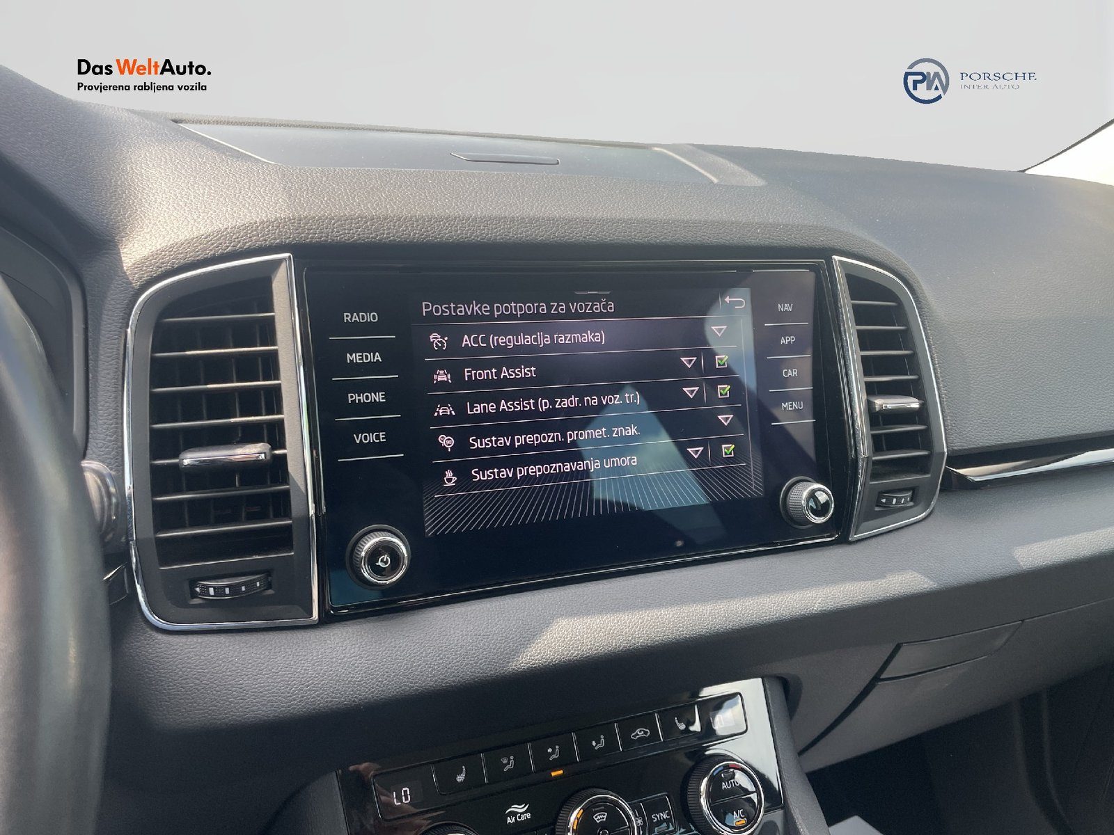 2021 Škoda Karoq — fotografija 17