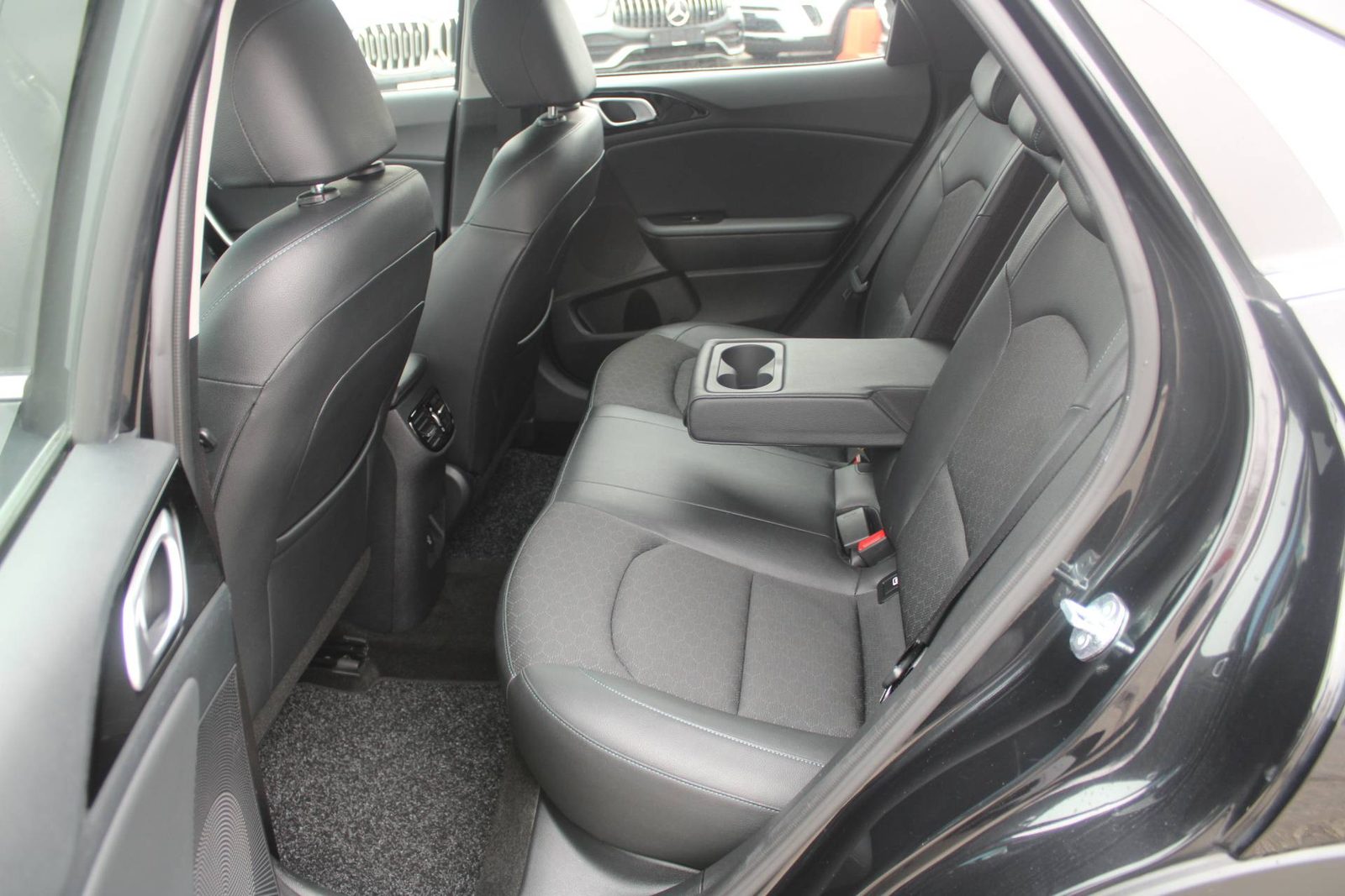 2023 Kia Xcee'd — fotografija 11