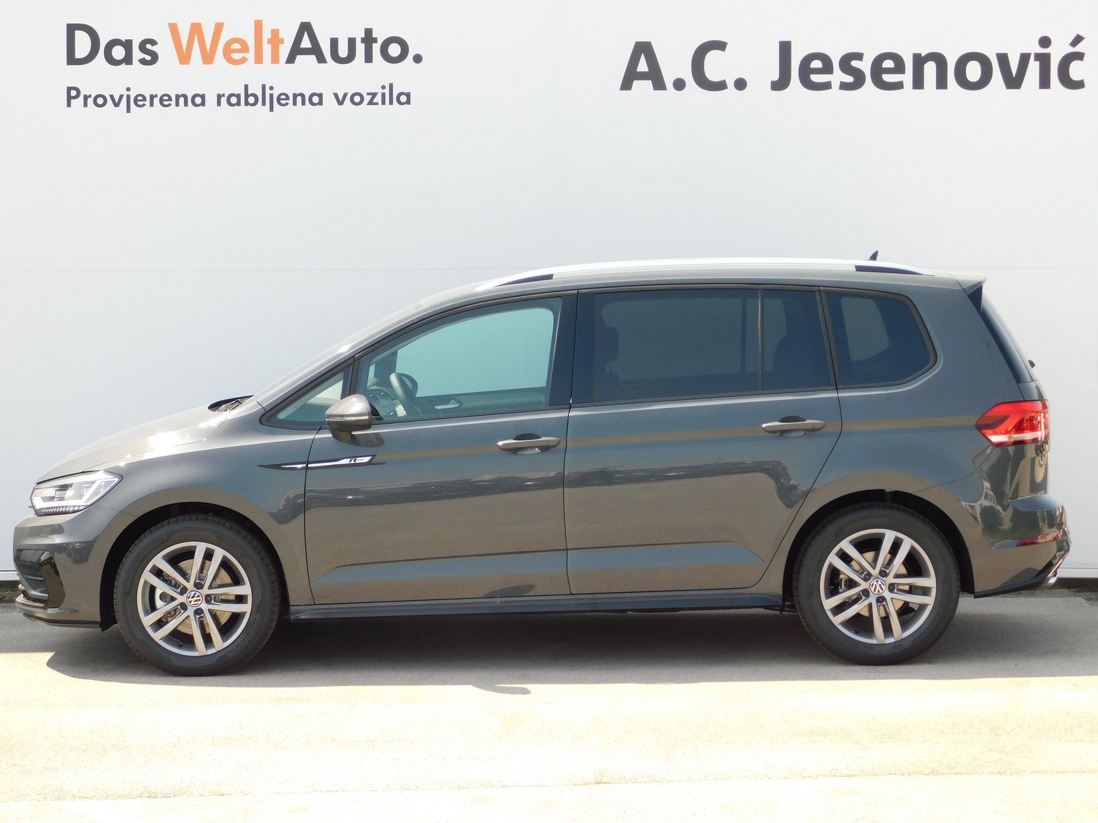 2025 Volkswagen Touran R-Line — fotografija 6