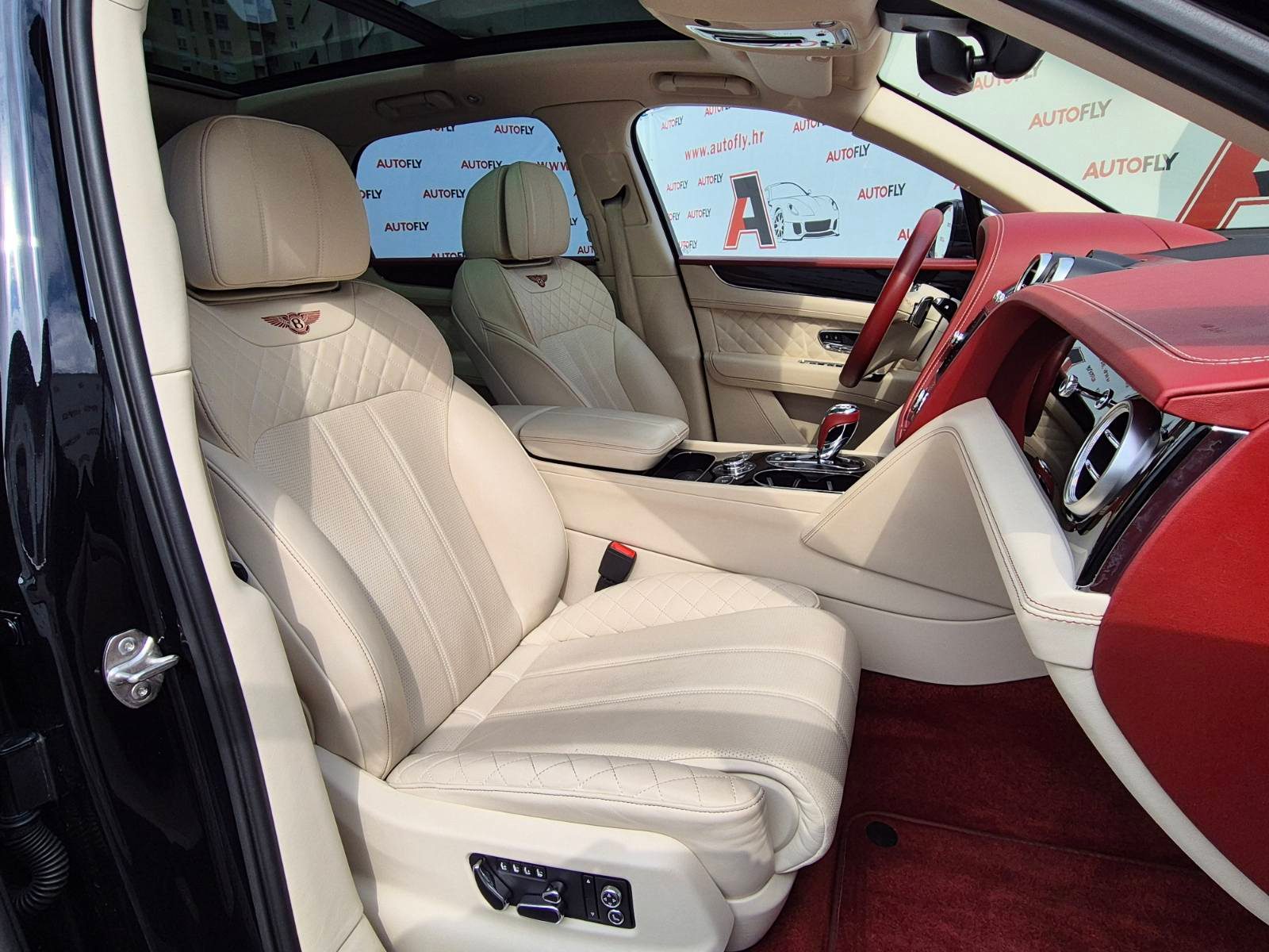 2016 Bentley Bentayga — fotografija 18