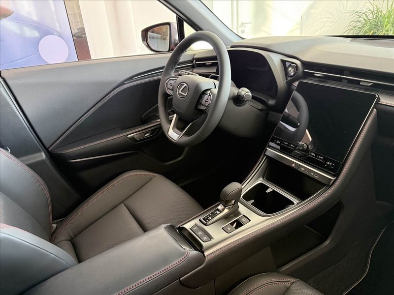 2036 Lexus LBX — fotografija 7