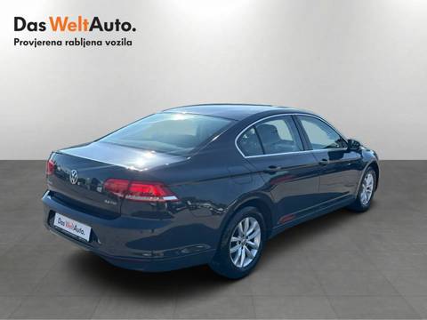 2017 Volkswagen Passat — sličica 5