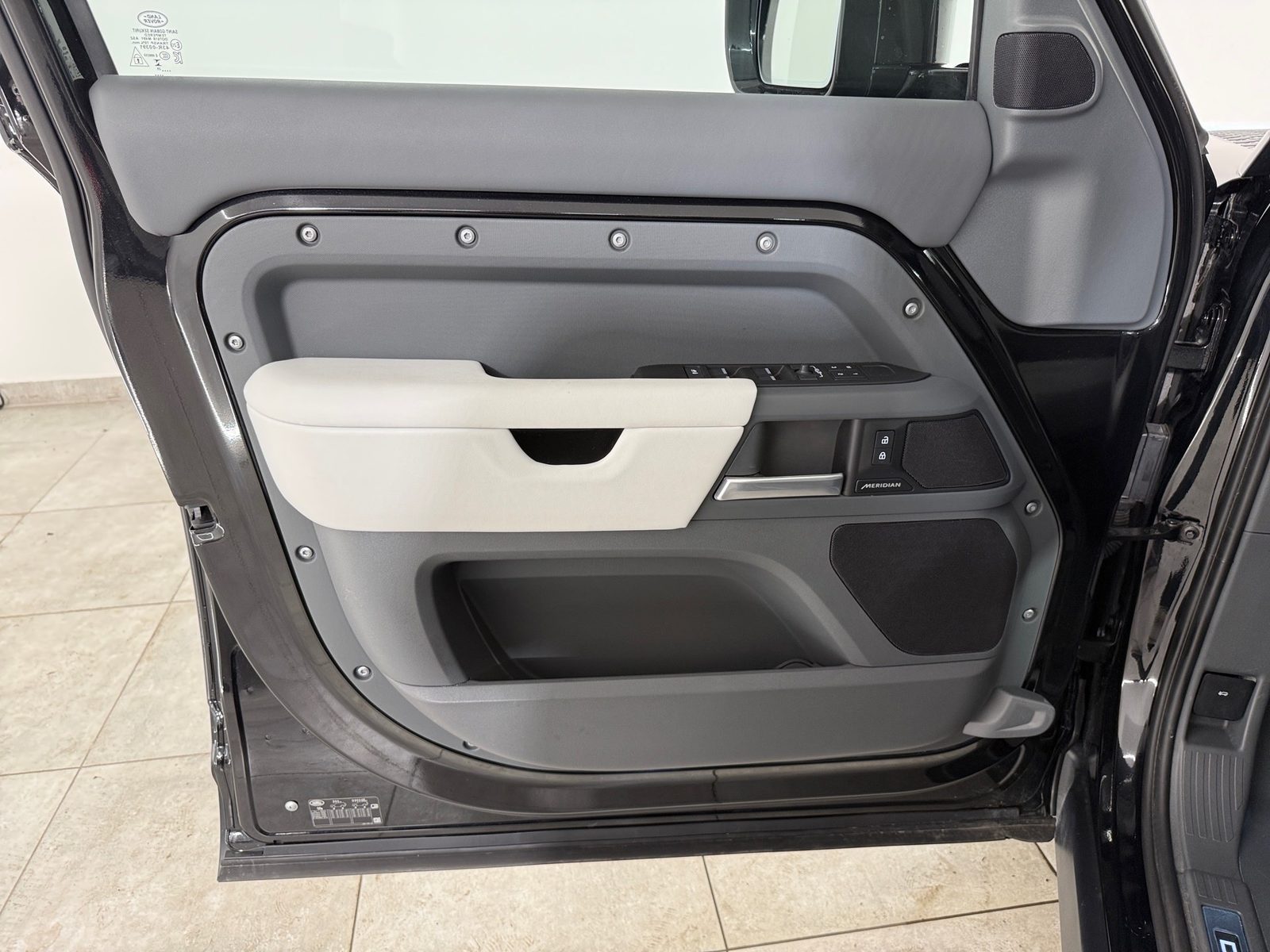2025 Land Rover Defender — fotografija 13