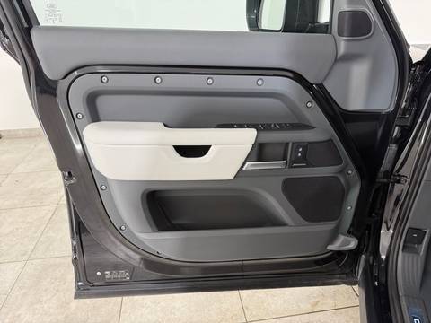 2025 Land Rover Defender — sličica 13