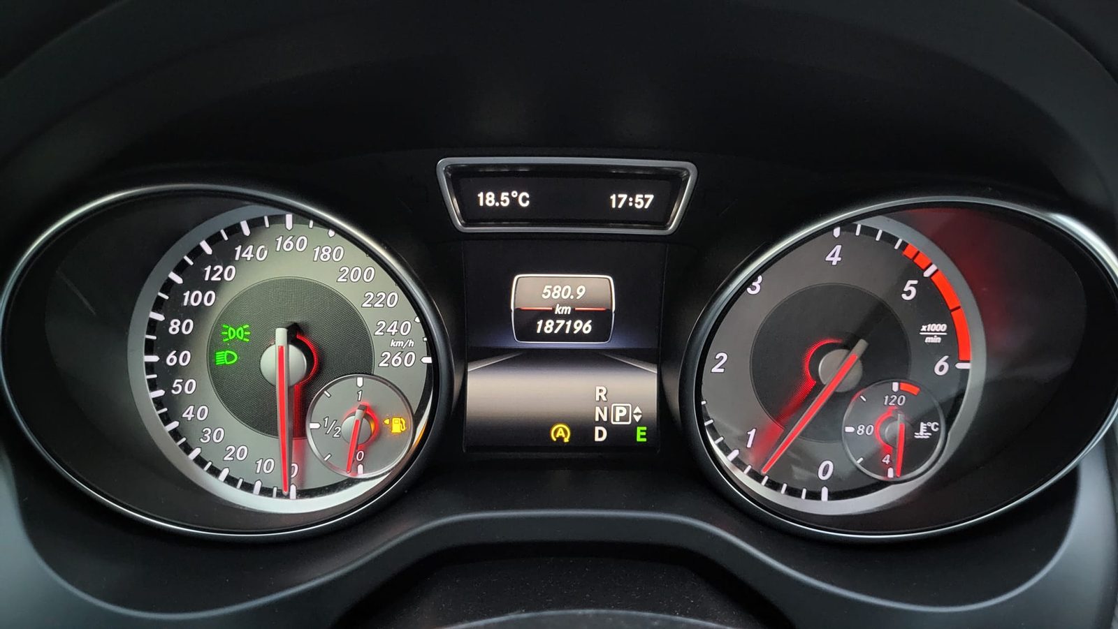 2015 Mercedes-Benz GLA — fotografija 14