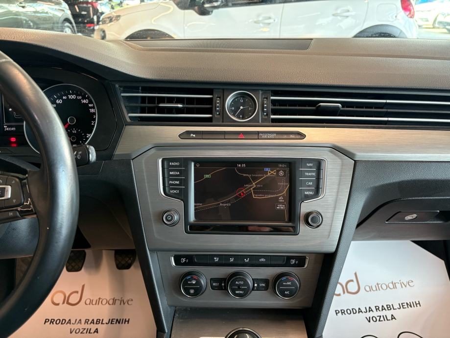 2015 Volkswagen Passat — fotografija 18