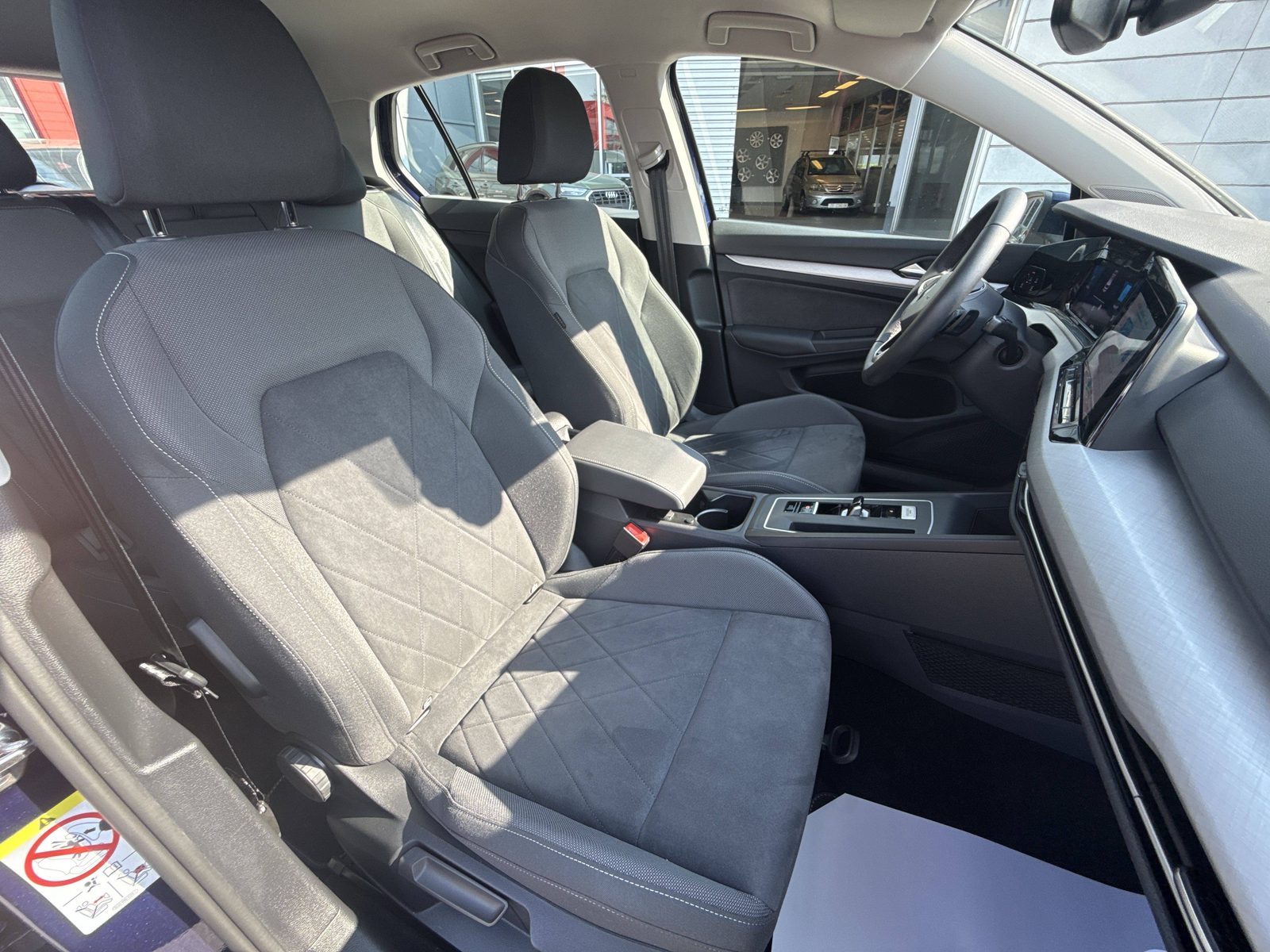 2023 Volkswagen Golf — fotografija 24