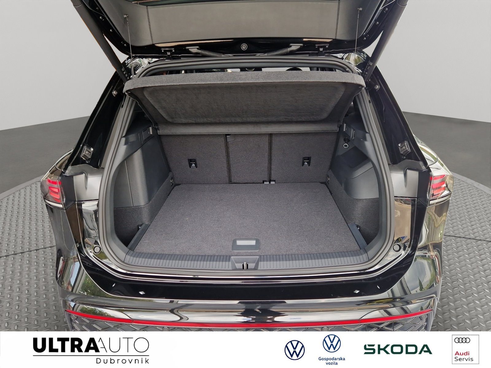 2026 Volkswagen Tiguan R-Line — fotografija 18